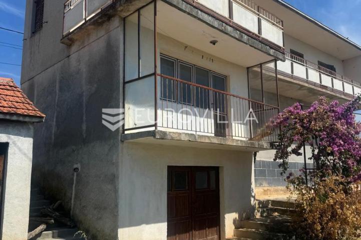 Trogir, Seget Donji, kuća za adaptaciju