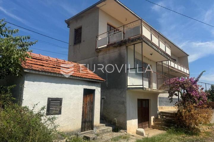 Trogir, Seget Donji, kuća za adaptaciju