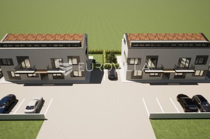 Poreč, prostrani PENTHOUSE u mirnom mjestu!