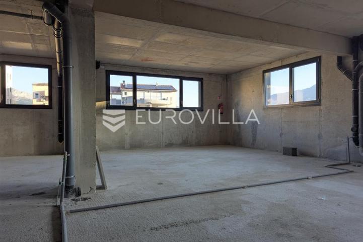 Split, Mejaši, roh-bau poslovni prostor ukupne površine 188 m2