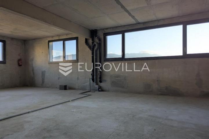 Split, Mejaši, roh-bau poslovni prostor ukupne površine 188 m2