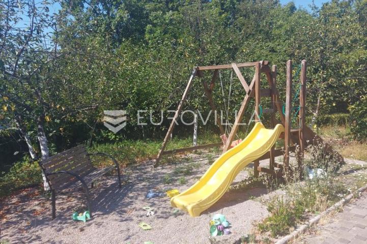 Rijeka, Srdoči, prostrana obiteljska kuća s grijanim bazenom