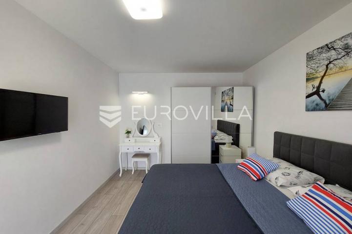Šišan, moderna villa s bazenom na mirnoj lokaciji