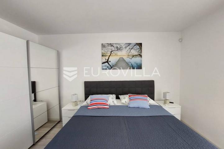 Šišan, moderna villa s bazenom na mirnoj lokaciji