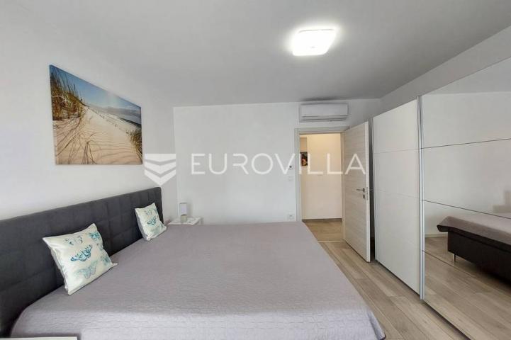 Šišan, moderna villa s bazenom na mirnoj lokaciji