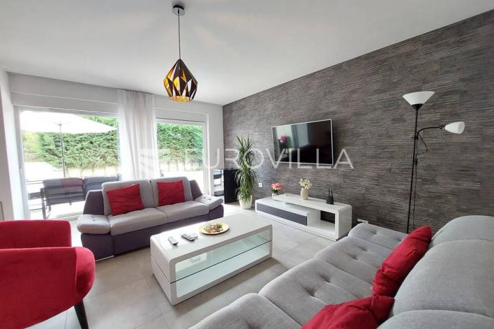 Šišan, moderna villa s bazenom na mirnoj lokaciji