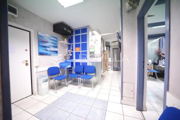 Zadar, Brodarica, dvosoban stan na odličnoj lokaciji, trenutno ordinacija