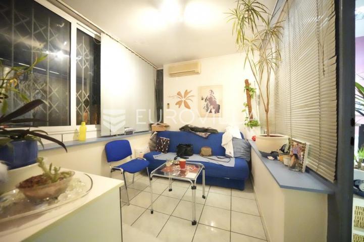 Zadar, Brodarica, dvosoban stan na odličnoj lokaciji, trenutno ordinacija
