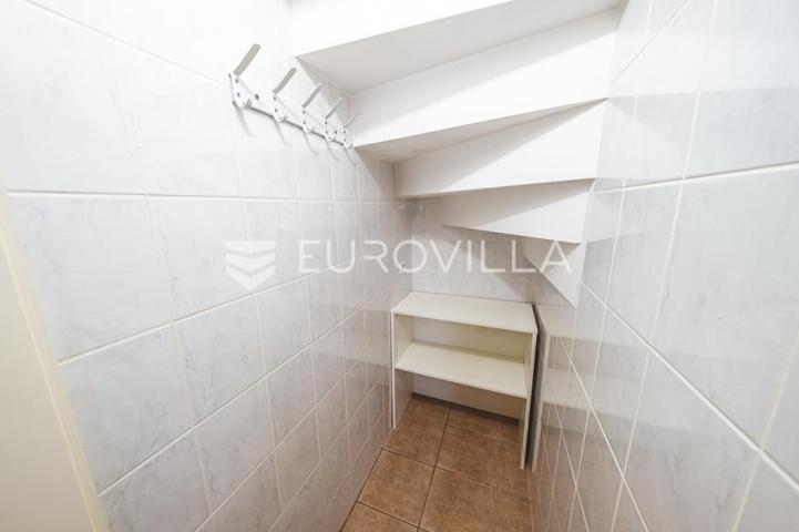 Zagreb, Trešnjevka, uređen četverosoban stan NKP 122, 35 m2