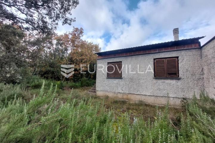 Istra, Kavran, vikendica za uređenje u zelenom okruženju