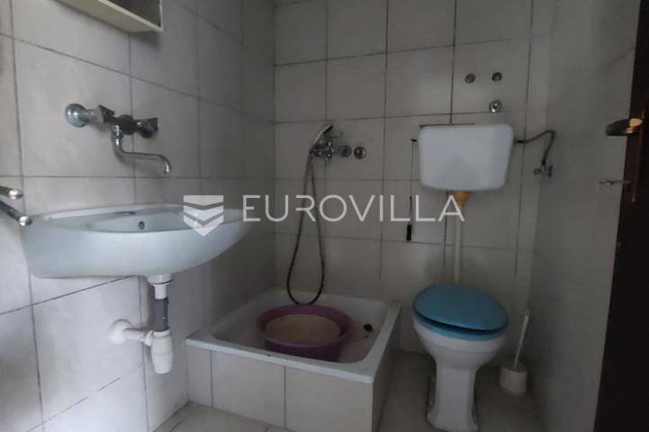 Istra, Kavran, vikendica za uređenje u zelenom okruženju