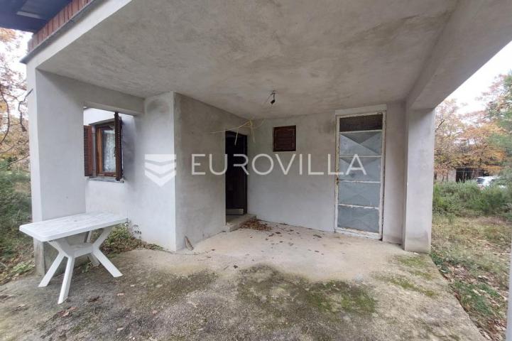 Istra, Kavran, vikendica za uređenje u zelenom okruženju