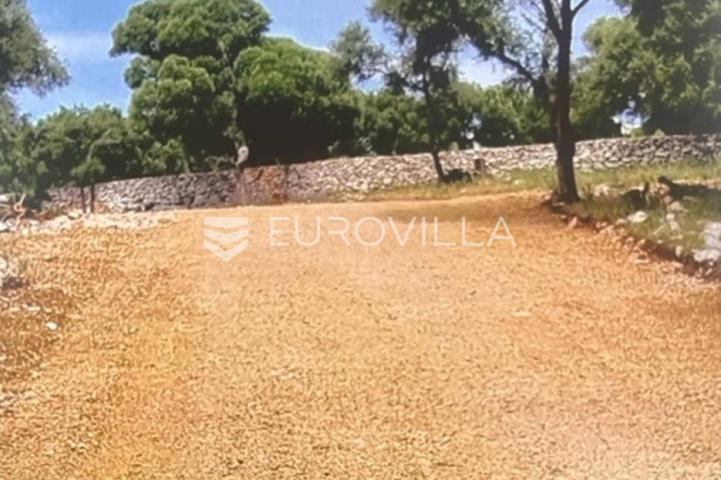 Pag, Lun, građevinsko zemljište 650 m²