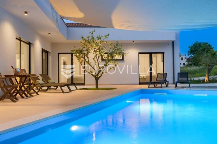 Istra, Matohanci, predivna prizemnica 139 m² s grijanim bazenom na mirnoj lokaciji