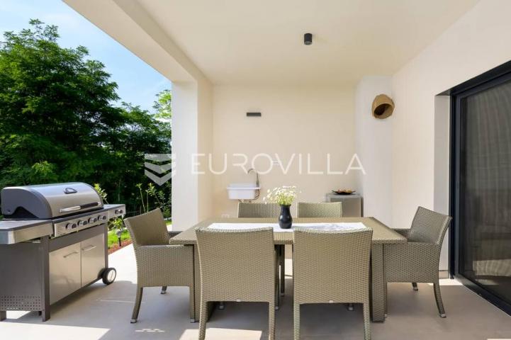 Istra, Matohanci, predivna prizemnica 139 m² s grijanim bazenom na mirnoj lokaciji