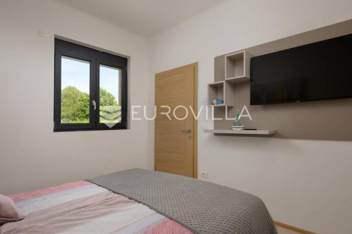Istra, Matohanci, predivna prizemnica 139 m² s grijanim bazenom na mirnoj lokaciji