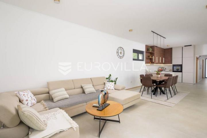 Istra, Matohanci, predivna prizemnica 139 m² s grijanim bazenom na mirnoj lokaciji