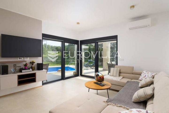 Istra, Matohanci, predivna prizemnica 139 m² s grijanim bazenom na mirnoj lokaciji