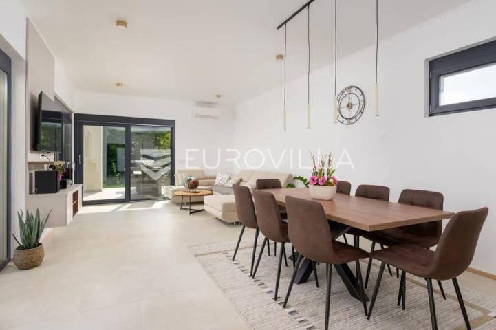 Istra, Matohanci, predivna prizemnica 139 m² s grijanim bazenom na mirnoj lokaciji