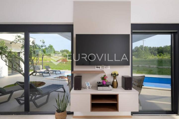 Istra, Matohanci, predivna prizemnica 139 m² s grijanim bazenom na mirnoj lokaciji