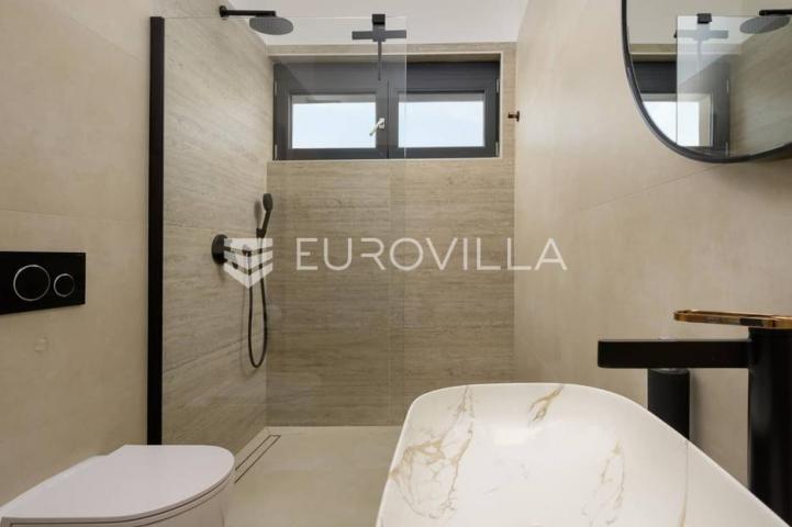 Istra, Matohanci, predivna prizemnica 139 m² s grijanim bazenom na mirnoj lokaciji