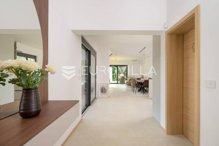 Istra, Matohanci, predivna prizemnica 139 m² s grijanim bazenom na mirnoj lokaciji