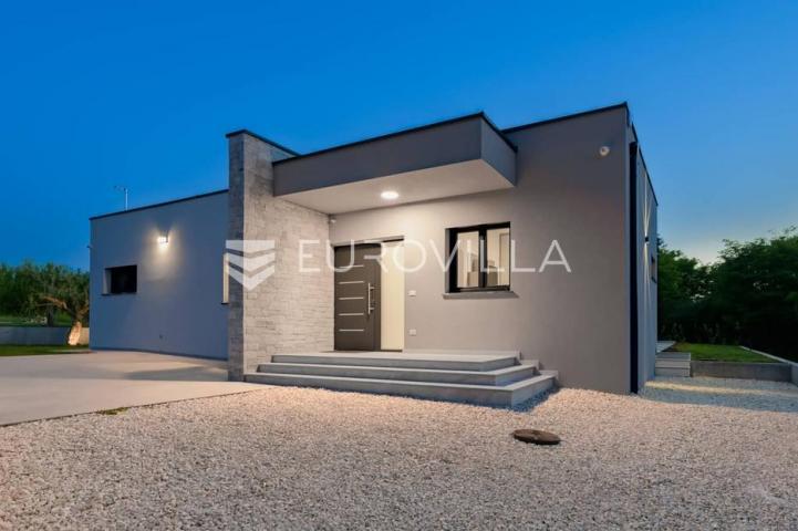 Istra, Matohanci, predivna prizemnica 139 m² s grijanim bazenom na mirnoj lokaciji