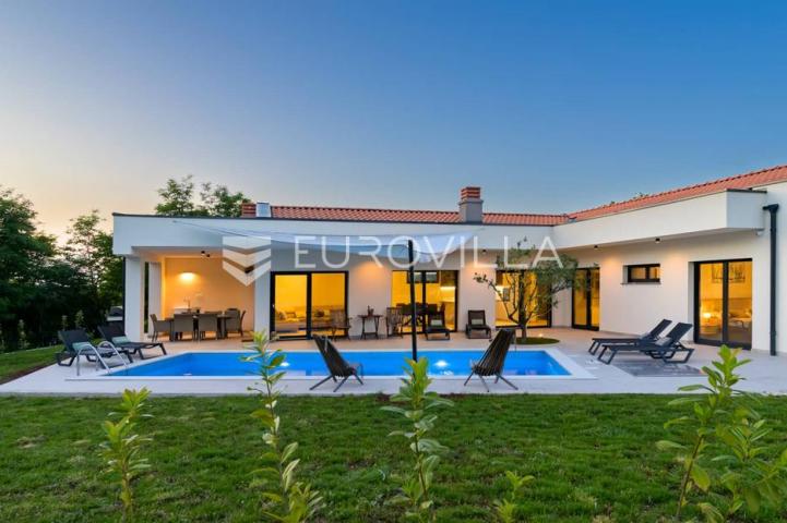 Istra, Matohanci, predivna prizemnica 139 m² s grijanim bazenom na mirnoj lokaciji