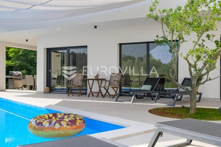 Istra, Matohanci, predivna prizemnica 139 m² s grijanim bazenom na mirnoj lokaciji