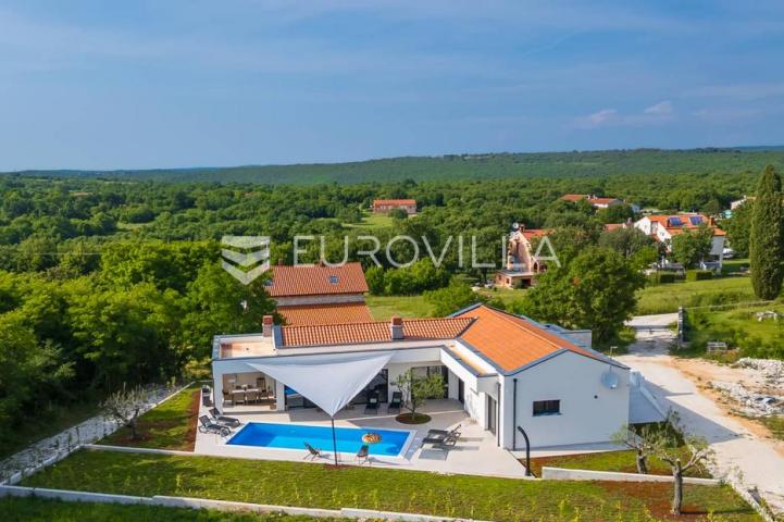 Istra, Matohanci, predivna prizemnica 139 m² s grijanim bazenom na mirnoj lokaciji