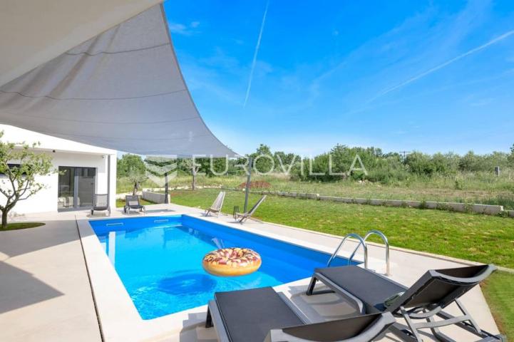 Istra, Matohanci, predivna prizemnica 139 m² s grijanim bazenom na mirnoj lokaciji