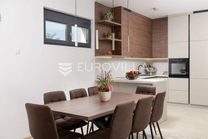 Istra, Matohanci, predivna prizemnica 139 m² s grijanim bazenom na mirnoj lokaciji