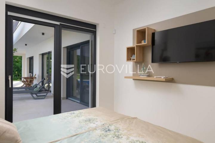 Istra, Matohanci, predivna prizemnica 139 m² s grijanim bazenom na mirnoj lokaciji
