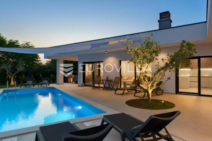 Istra, Matohanci, predivna prizemnica 139 m² s grijanim bazenom na mirnoj lokaciji