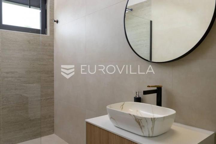 Istra, Matohanci, predivna prizemnica 139 m² s grijanim bazenom na mirnoj lokaciji