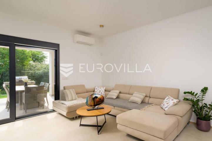 Istra, Matohanci, predivna prizemnica 139 m² s grijanim bazenom na mirnoj lokaciji