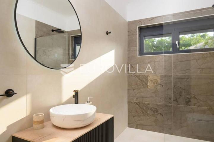 Istra, Matohanci, predivna prizemnica 139 m² s grijanim bazenom na mirnoj lokaciji