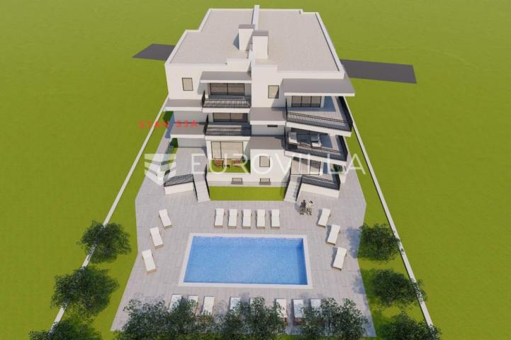 Istra, Umag, Trosoban stan na prvom katu 79,50 m², 400 m od mora