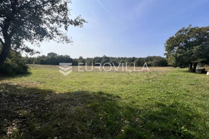 Marčana, Prodol, pravokutno građevinsko zemljište nedaleko od glavne prometnice 1000 m²