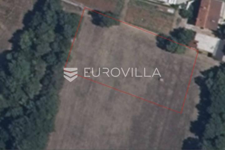 Marčana, Prodol, pravokutno građevinsko zemljište nedaleko od glavne prometnice 1000 m²