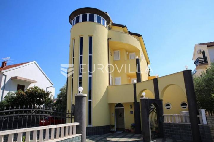 Vodice, atraktivna vila 850 m²