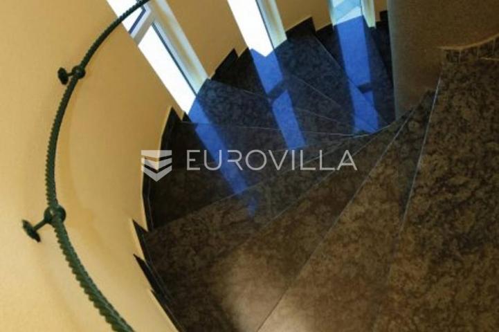 Vodice, atraktivna vila 850 m²