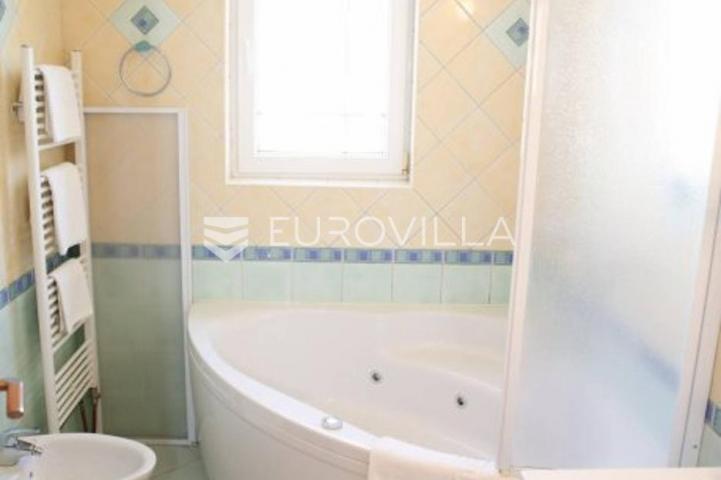 Vodice, atraktivna vila 850 m²