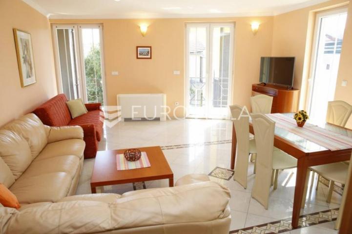 Vodice, atraktivna vila 850 m²