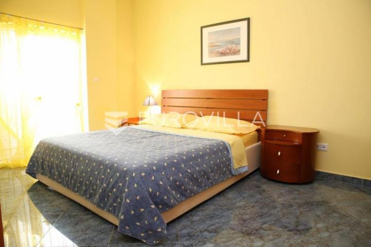 Vodice, atraktivna vila 850 m²