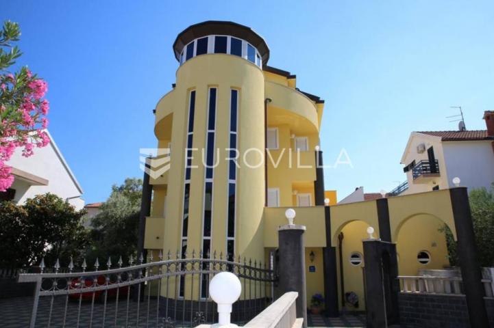 Vodice, atraktivna vila 850 m²