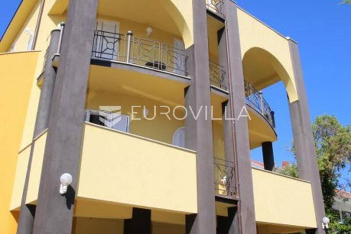 Vodice, atraktivna vila 850 m²