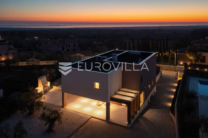 Istra, Vodnjan vila s pogledom na Brijune 499 m2  - velika okućnica