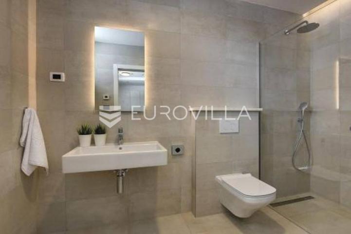 Istra, Vodnjan vila s pogledom na Brijune 499 m2  - velika okućnica