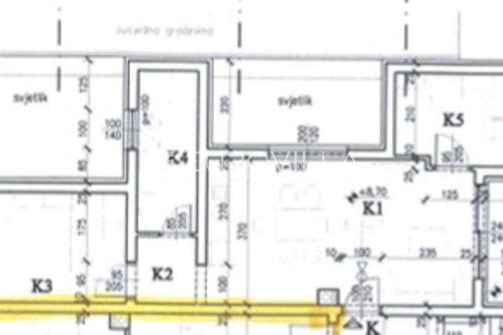 Pula, trosoban stan u  širem centru grada, NKP 54,96 m2
